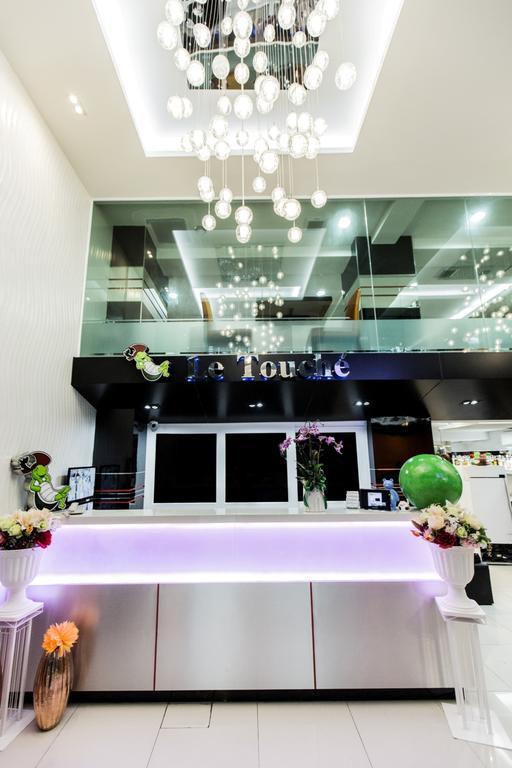 Le Touche Hotel Bangkok Exterior photo