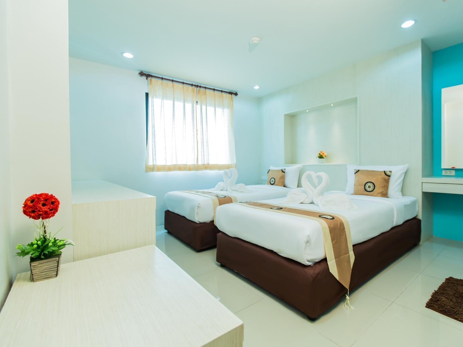 Le Touche Hotel Bangkok Exterior photo