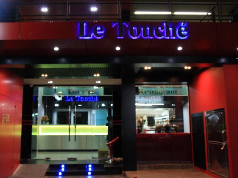 Le Touche Hotel Bangkok Exterior photo