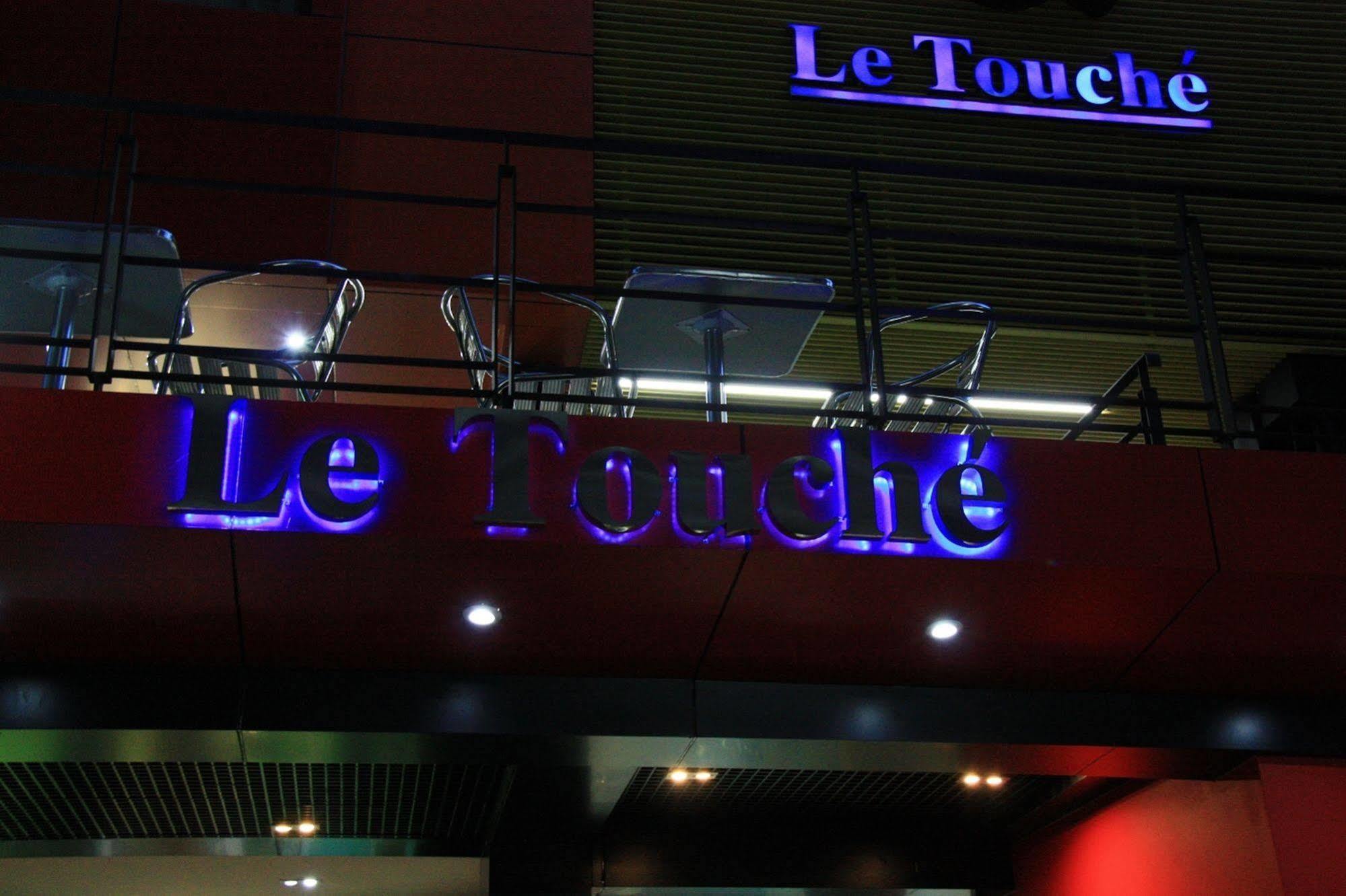 Le Touche Hotel Bangkok Exterior photo