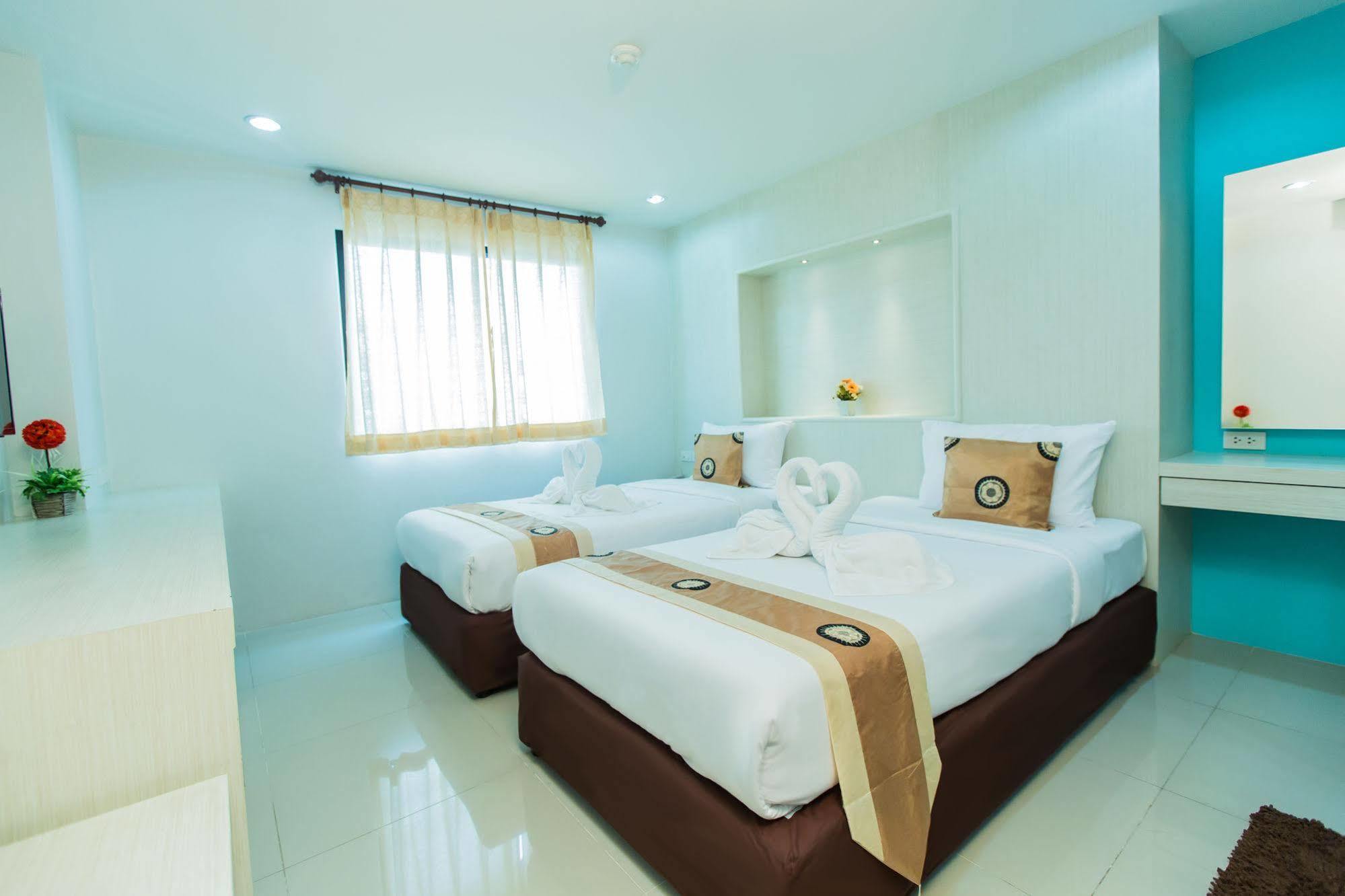 Le Touche Hotel Bangkok Exterior photo
