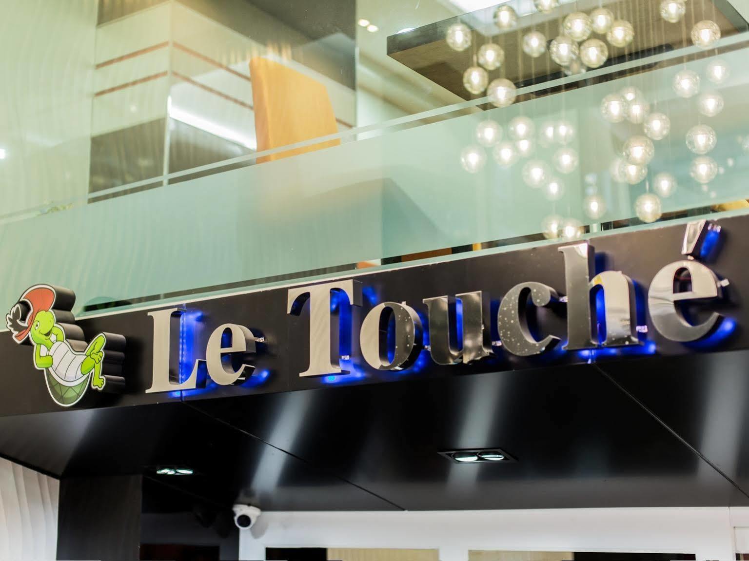 Le Touche Hotel Bangkok Exterior photo